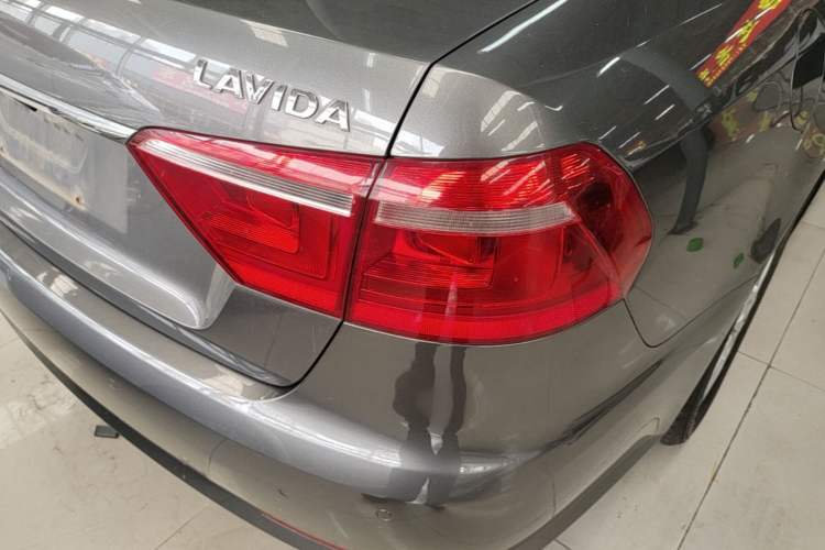 Used Volkswagen Lavida 2013 Restyled Classic 1.6L Automatic Comfort Edition Exterior 3