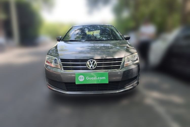 Used Volkswagen Lavida 2013 1.6L Manual Fashion Edition Front