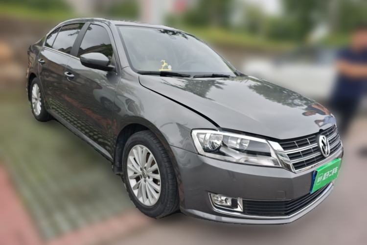 Used Volkswagen Lavida 2013 Revised Version 1.6L Automatic Luxury Edition Front Right 45 Deg
