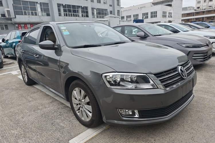 Used Volkswagen Lavida 2013 1.4TSI DSG Comfort Edition Front Right 45 Deg