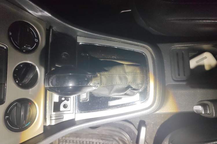 Used Volkswagen Lavida 2013 Restyled Classic 1.6L Automatic Comfort Edition Gear Lever