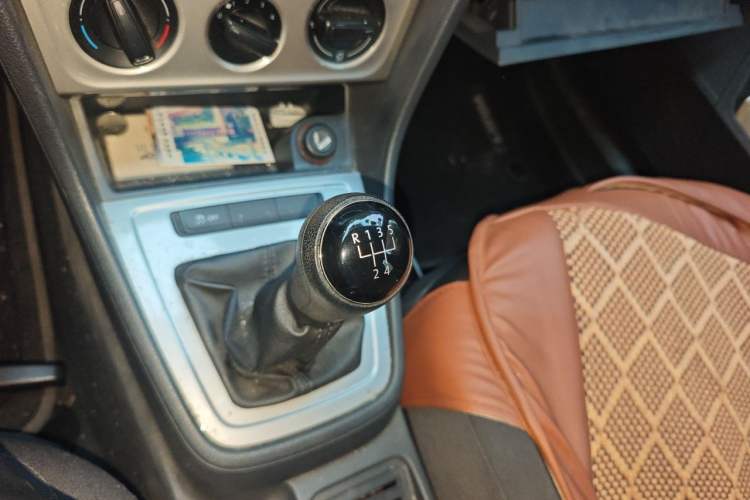 Used Volkswagen Lavida 2013 Revised Classic 1.6L Manual Fashion Edition Gear Lever