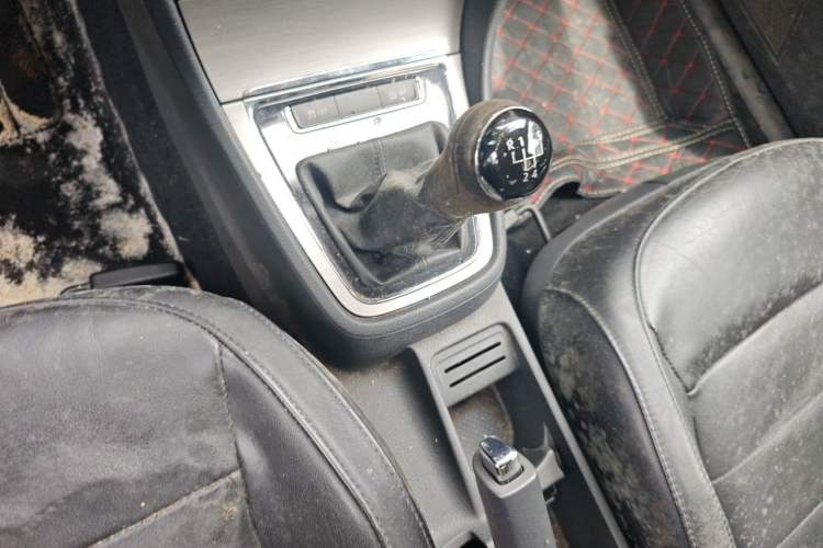 Used Volkswagen Lavida 2013 Restyled Classic 1.6L Manual Comfort Edition Gear Lever