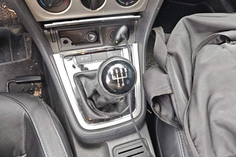 Used Volkswagen Lavida 2013 Restyled Classic 1.6L Manual Comfort Edition Gear Lever