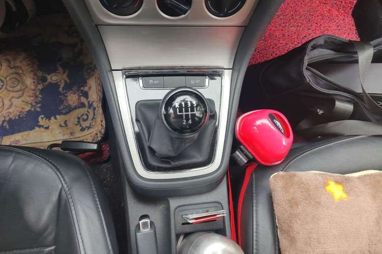 Used Volkswagen Lavida 2013 Restyled Classic 1.6L Manual Comfort Edition Gear Lever