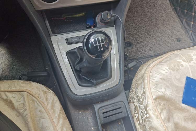 Used Volkswagen Lavida 2013 Revised Classic 1.6L Manual Fashion Edition Gear Lever