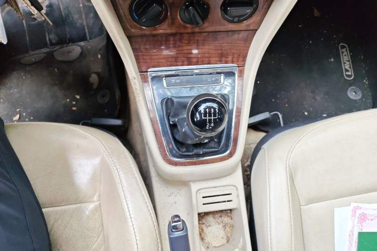 Used Volkswagen Lavida 2013 Restyled Classic 1.6L Manual Comfort Edition Gear Lever