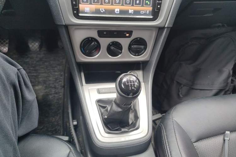 Used Volkswagen Lavida 2013 Revised Classic 1.6L Manual Fashion Edition Gear Lever