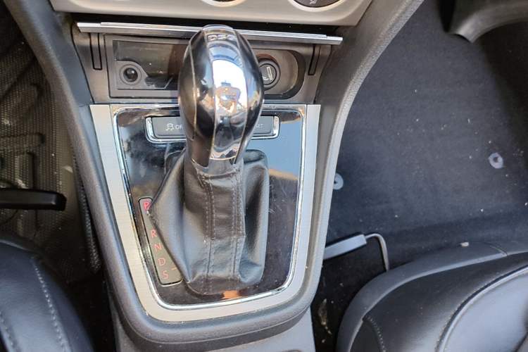 Used Volkswagen Lavida 2013 Revised Version 1.4 TSI DSG Comfort Edition Gear Lever