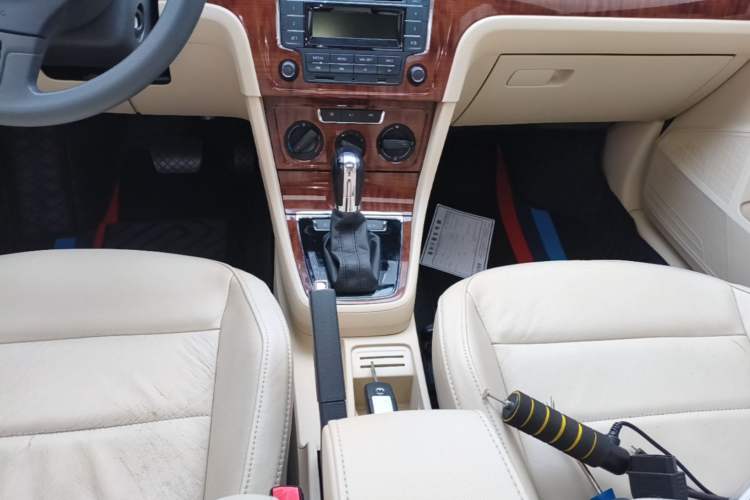 Used Volkswagen Lavida 2013 Restyled Classic 1.6L Automatic Comfort Edition Gear Lever