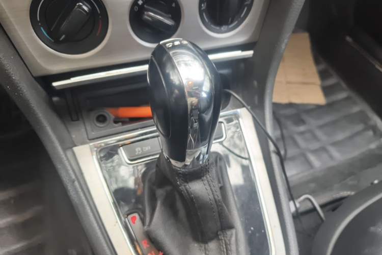 Used Volkswagen Lavida 2013 1.4TSI DSG Comfort Edition Gear Lever