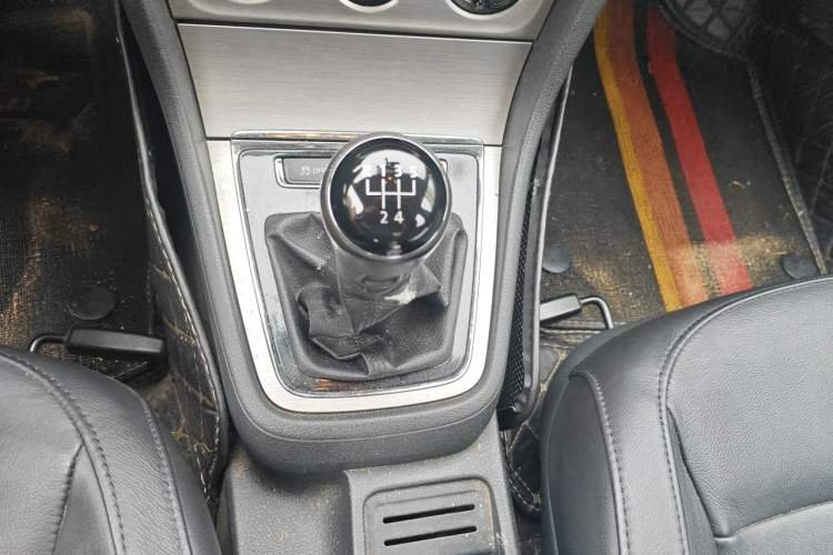 Used Volkswagen Lavida 2013 1.6L Manual Comfort Edition Gear Lever