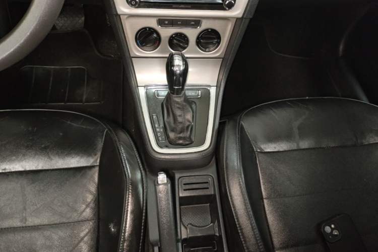 Used Volkswagen Lavida 2013 Restyled Classic 1.6L Automatic Comfort Edition Gear Lever