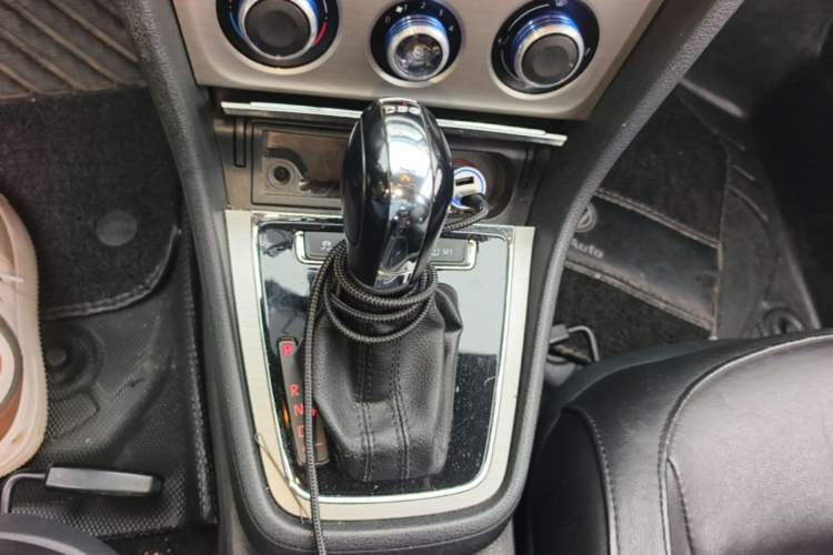 Used Volkswagen Lavida 2013 Revised Version 1.4 TSI DSG Comfort Edition Gear Lever