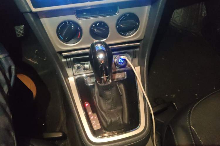 Used Volkswagen Lavida 2013 Restyled Classic 1.6L Automatic Comfort Edition Gear Lever