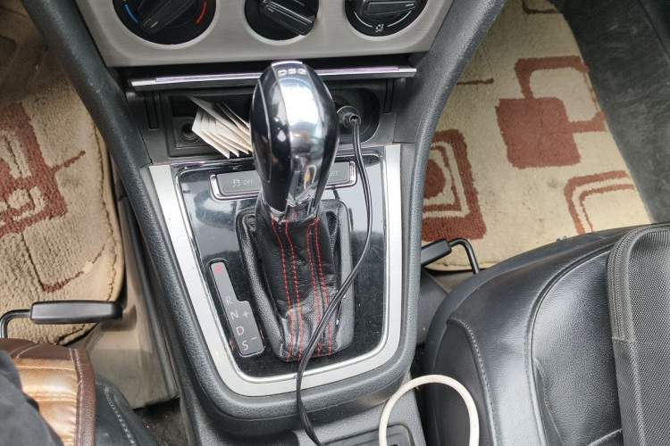 Used Volkswagen Lavida 2013 Revised Version 1.4 TSI DSG Comfort Edition Gear Lever