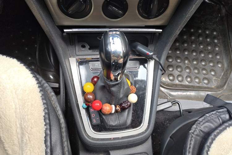 Used Volkswagen Lavida 2013 1.4TSI DSG Comfort Edition Gear Lever