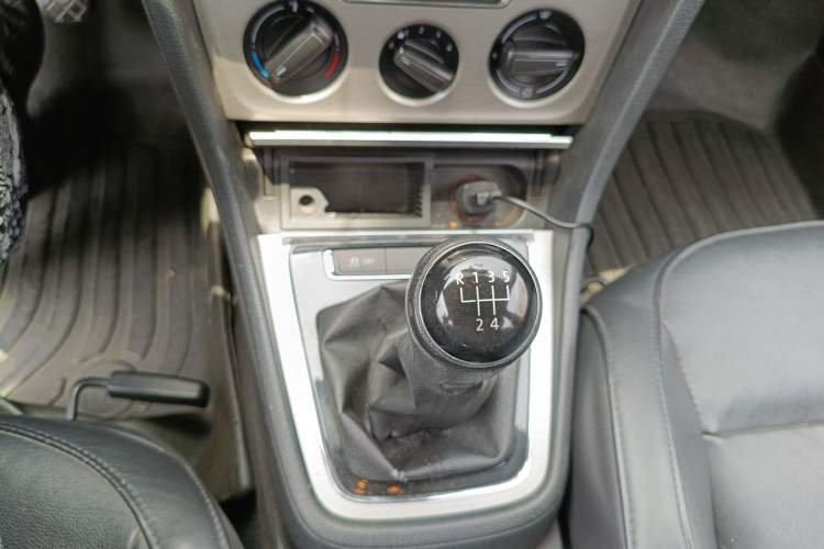 Used Volkswagen Lavida 2013 Restyled Classic 1.6L Manual Comfort Edition Gear Lever