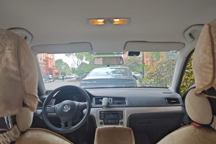 Used Volkswagen Lavida 2013 Revised Classic 1.6L Manual Fashion Edition Headliner