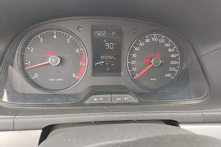 Used Volkswagen Lavida 2013 1.6L Automatic Fashion Edition Instrument Cluster