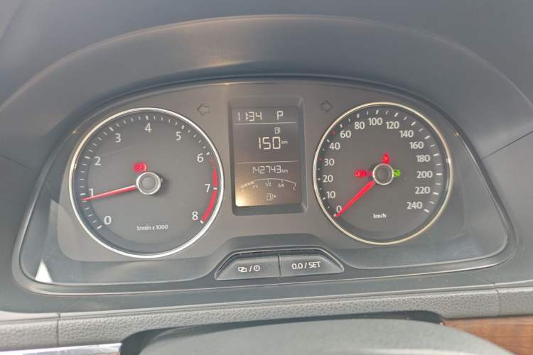 Used Volkswagen Lavida 2013 Revised Version 1.6L Automatic Luxury Edition Instrument Cluster