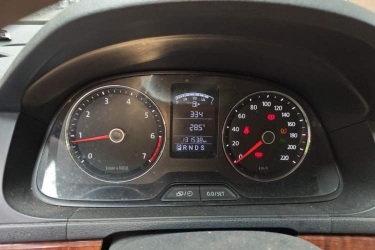 Used Volkswagen Lavida 2013 1.6L Automatic Comfort Edition Instrument Cluster