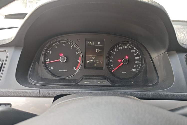 Used Volkswagen Lavida 2013 Revised Classic 1.6L Automatic Fashion Edition Instrument Cluster