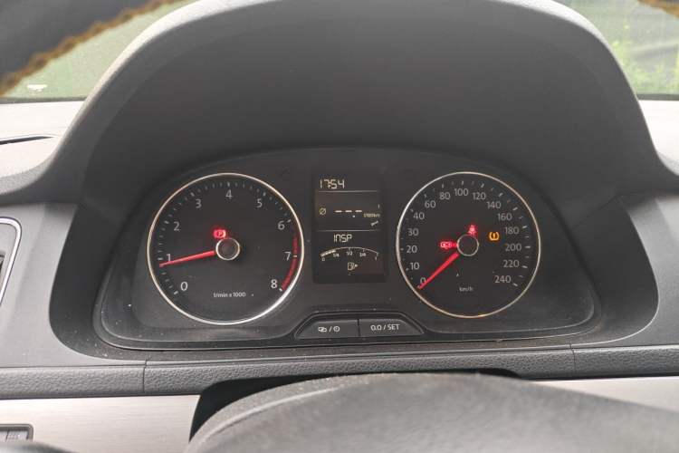 Used Volkswagen Lavida 2013 1.6L Manual Comfort Edition Instrument Cluster