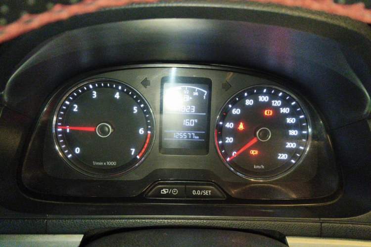 Used Volkswagen Lavida 2013 1.6L Manual Comfort Edition Instrument Cluster