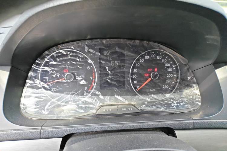 Used Volkswagen Lavida 2013 1.6L Manual Comfort Edition Instrument Cluster