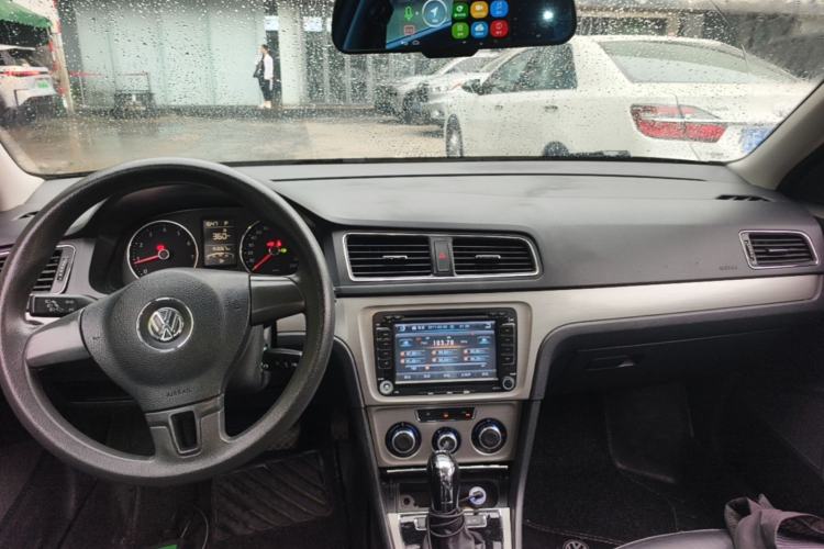 Used Volkswagen Lavida 2013 Revised Version 1.4 TSI DSG Comfort Edition Interior 2