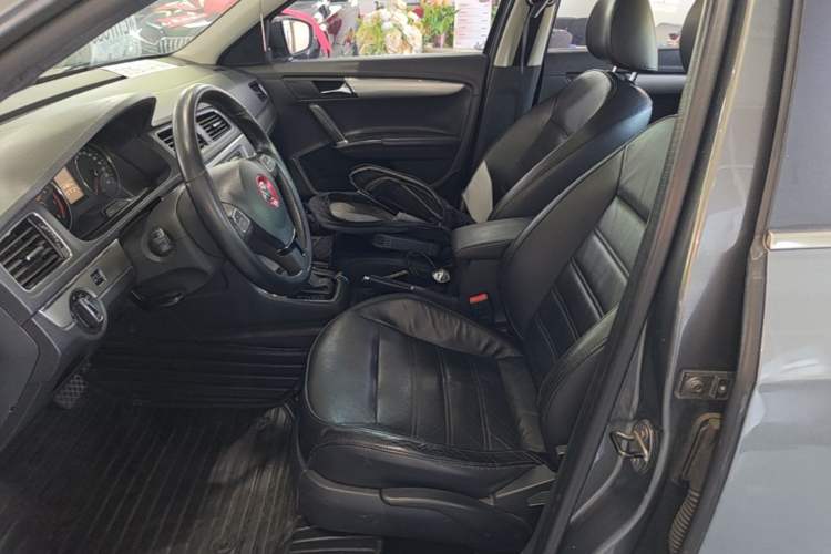 Used Volkswagen Lavida 2013 Revised Version 1.4 TSI DSG Luxury Edition Left Front Seat