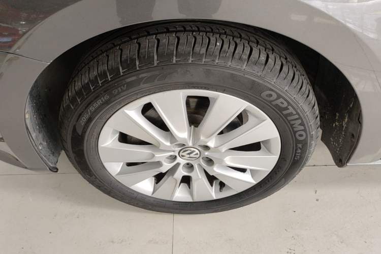 Used Volkswagen Lavida 2013 Restyled Classic 1.6L Automatic Comfort Edition Left Front Wheel Hub