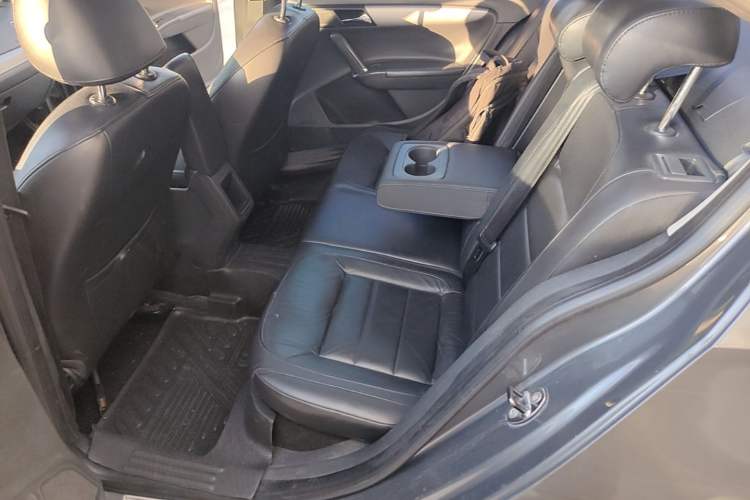 Used Volkswagen Lavida 2013 Revised Version 1.4 TSI DSG Comfort Edition Left Rear Seat