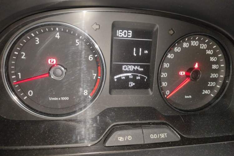 Used Volkswagen Lavida 2013 Restyled Classic 1.6L Manual Comfort Edition Odometer Close Up