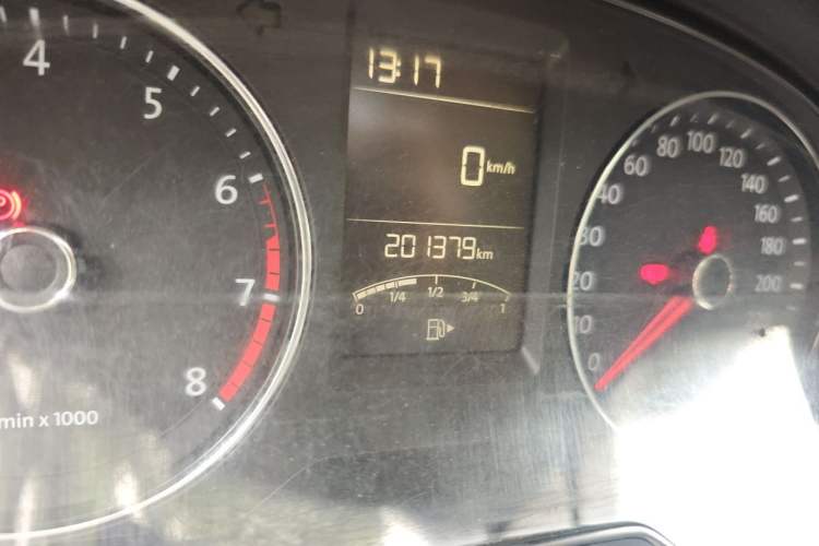 Used Volkswagen Lavida 2013 Restyled Classic 1.6L Manual Comfort Edition Odometer Close Up