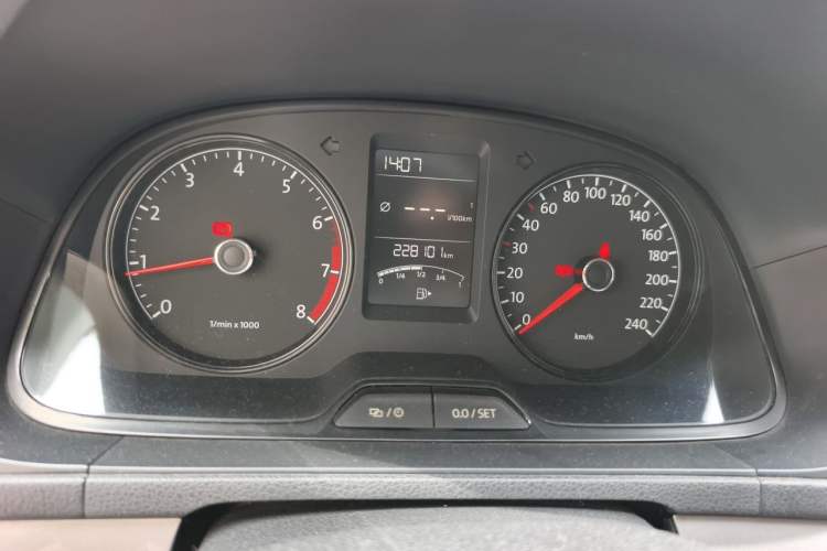 Used Volkswagen Lavida 2013 Revised Classic 1.6L Manual Fashion Edition Odometer Close Up