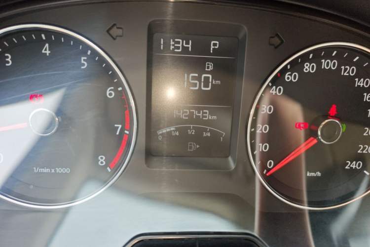 Used Volkswagen Lavida 2013 Revised Version 1.6L Automatic Luxury Edition Odometer Close Up