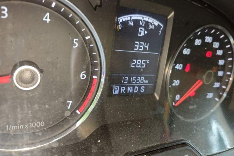 Used Volkswagen Lavida 2013 1.6L Automatic Comfort Edition Odometer Close Up