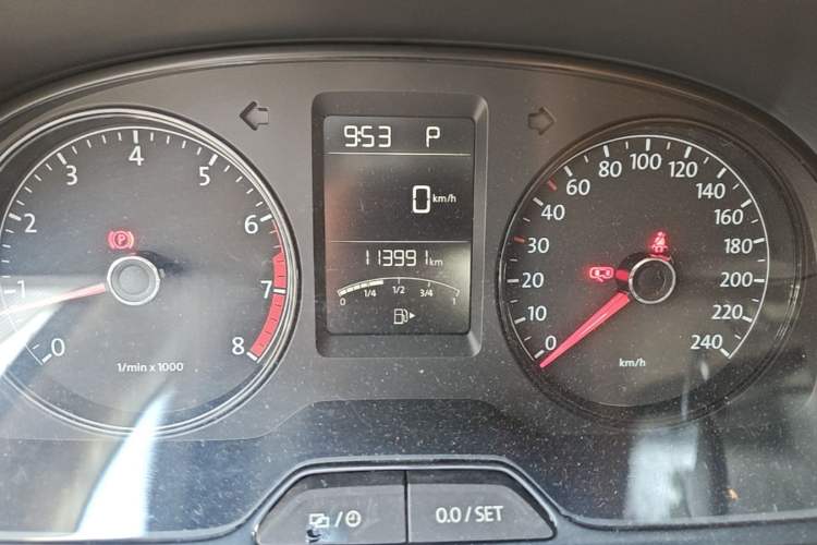 Used Volkswagen Lavida 2013 Revised Classic 1.6L Automatic Fashion Edition Odometer Close Up