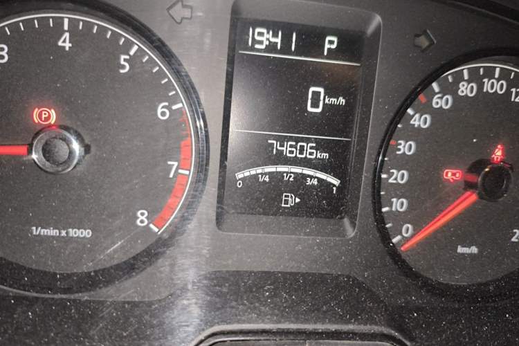 Used Volkswagen Lavida 2013 Revised Classic 1.6L Automatic Fashion Edition Odometer Close Up