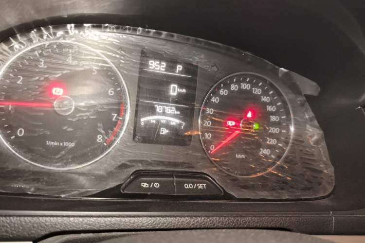 Used Volkswagen Lavida 2013 Restyled Classic 1.6L Automatic Comfort Edition Odometer Close Up