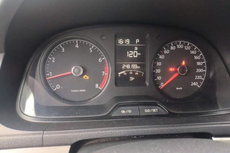 Used Volkswagen Lavida 2013 Revised Classic 1.6L Automatic Fashion Edition Odometer Close Up