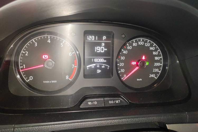 Used Volkswagen Lavida 2013 Revised Classic 1.6L Automatic Fashion Edition Odometer Close Up