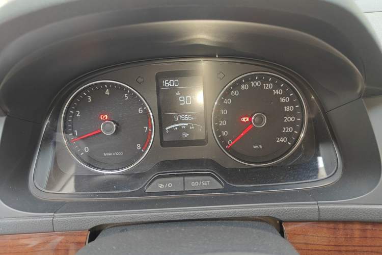 Used Volkswagen Lavida 2013 Restyled Classic 1.6L Manual Comfort Edition Odometer Close Up