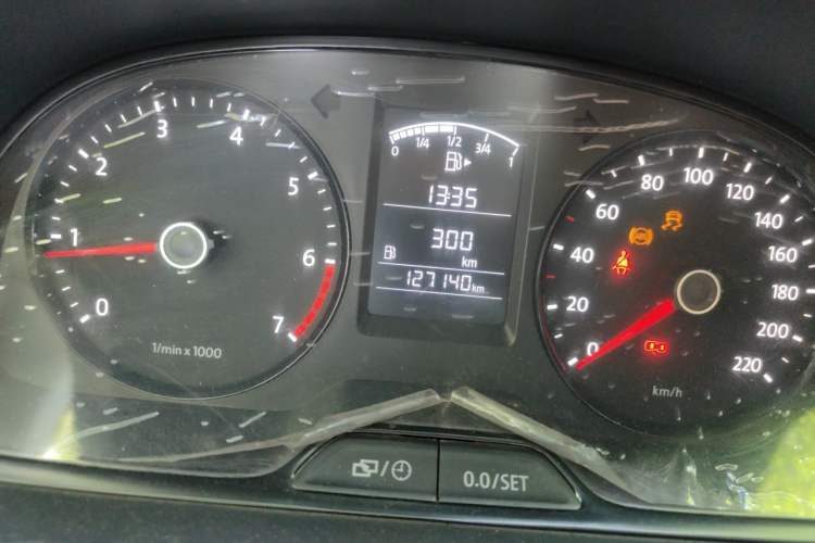 Used Volkswagen Lavida 2013 1.6L Manual Fashion Edition Odometer Close Up