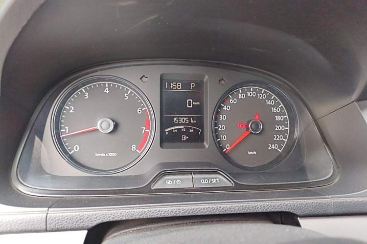Used Volkswagen Lavida 2013 Revised Classic 1.6L Automatic Fashion Edition Odometer Close Up