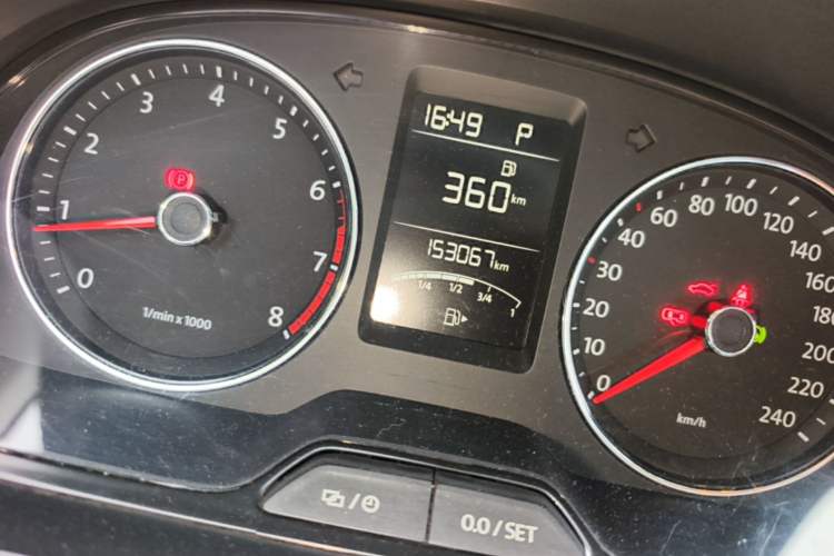 Used Volkswagen Lavida 2013 Revised Version 1.4 TSI DSG Comfort Edition Odometer Close Up