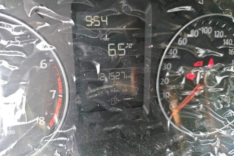 Used Volkswagen Lavida 2013 1.6L Manual Comfort Edition Odometer Close Up
