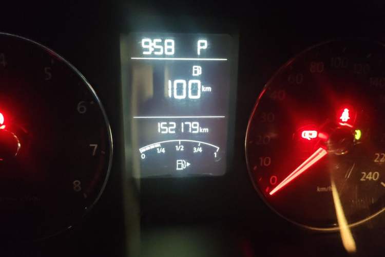 Used Volkswagen Lavida 2013 Restyled Classic 1.6L Automatic Comfort Edition Odometer Close Up